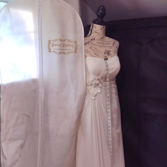 Wedding Dress - Picture 7 of 14